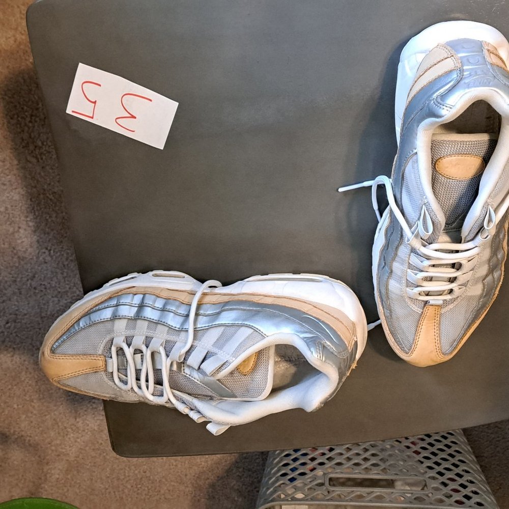 NIKE COLLECTOR ITEM